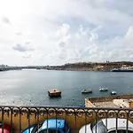 V86 - Stunning Sea View 2br In Historic Апартаменты Сенглея