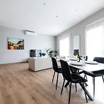V86 - Stunning Sea View 2br In Historic *