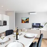 V86 - Stunning Sea View 2br In Historic Апартаменты *