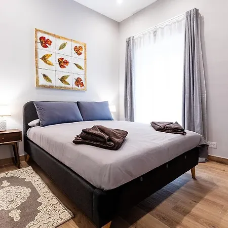 V86 - Stunning Sea View 2br In Historic *