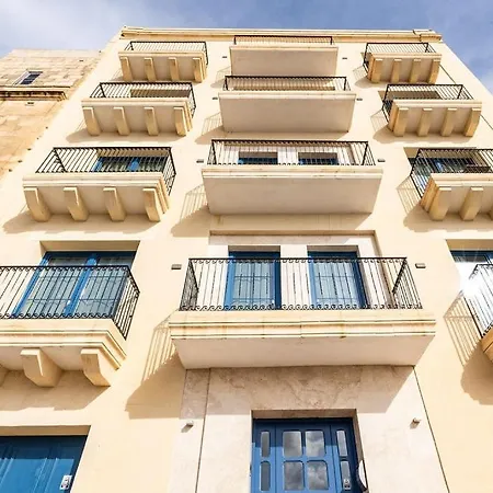 V86 - Stunning Sea View 2br In Historic Apartment