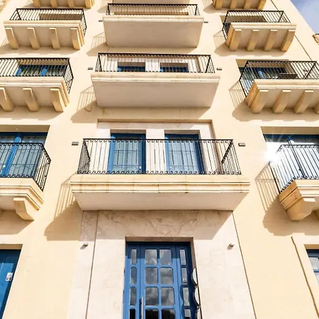 V86 - Stunning Sea View 2br In Historic Apartment *