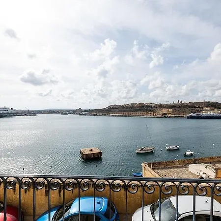 V86 - Stunning Sea View 2br In Historic Apartment Senglea