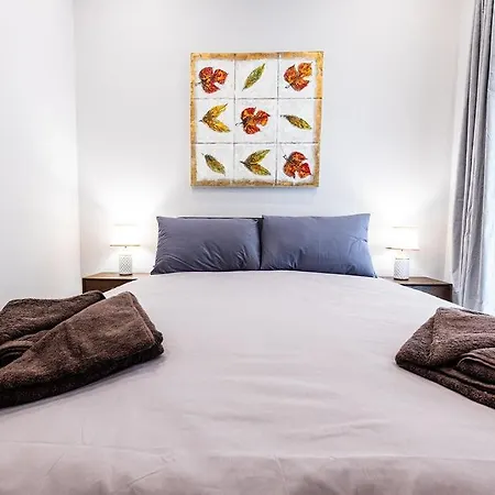 Apartment V86 - Stunning Sea View 2br In Historic
